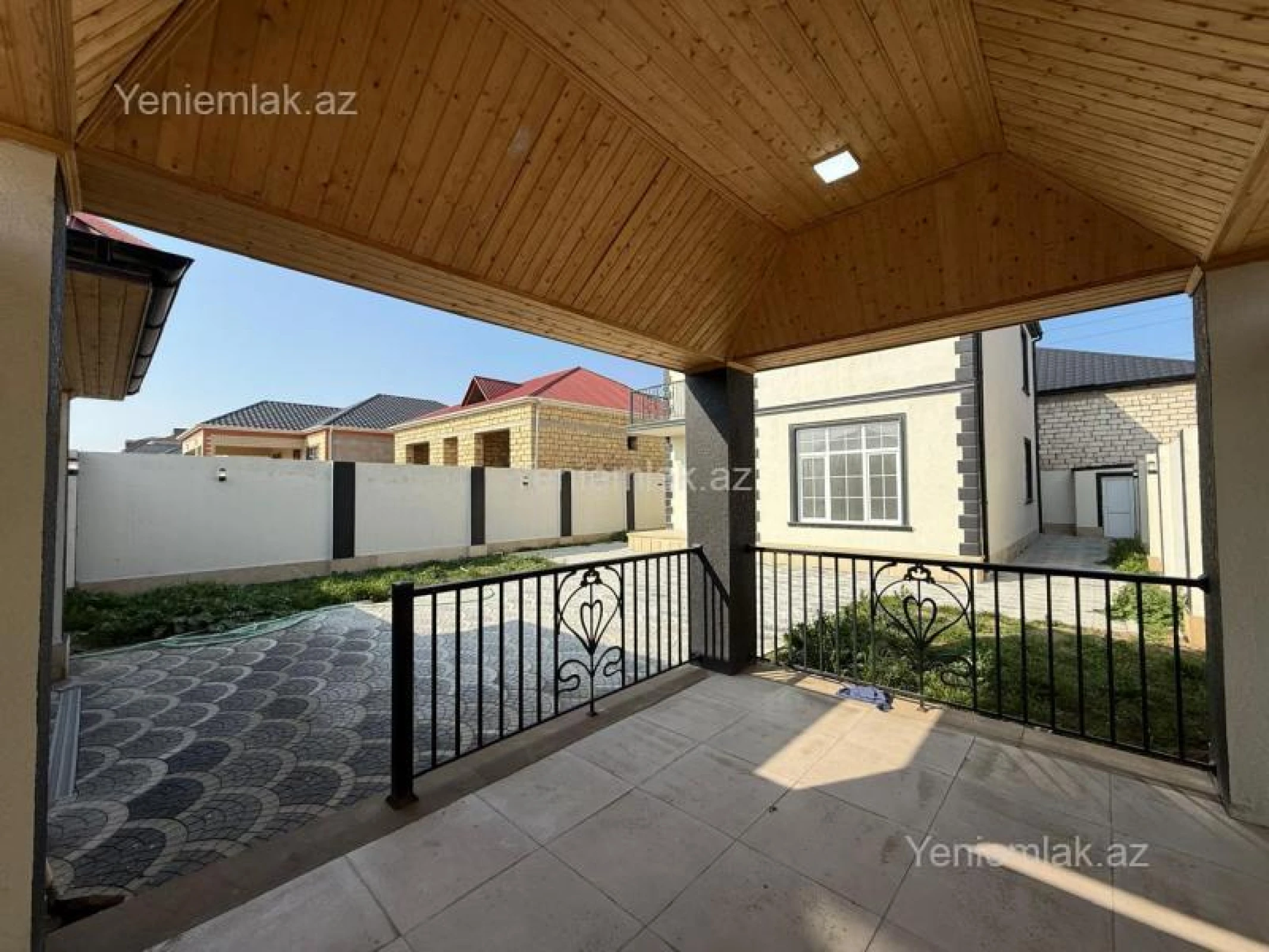 Satılır 5 otaqlı həyət evi 180 m²