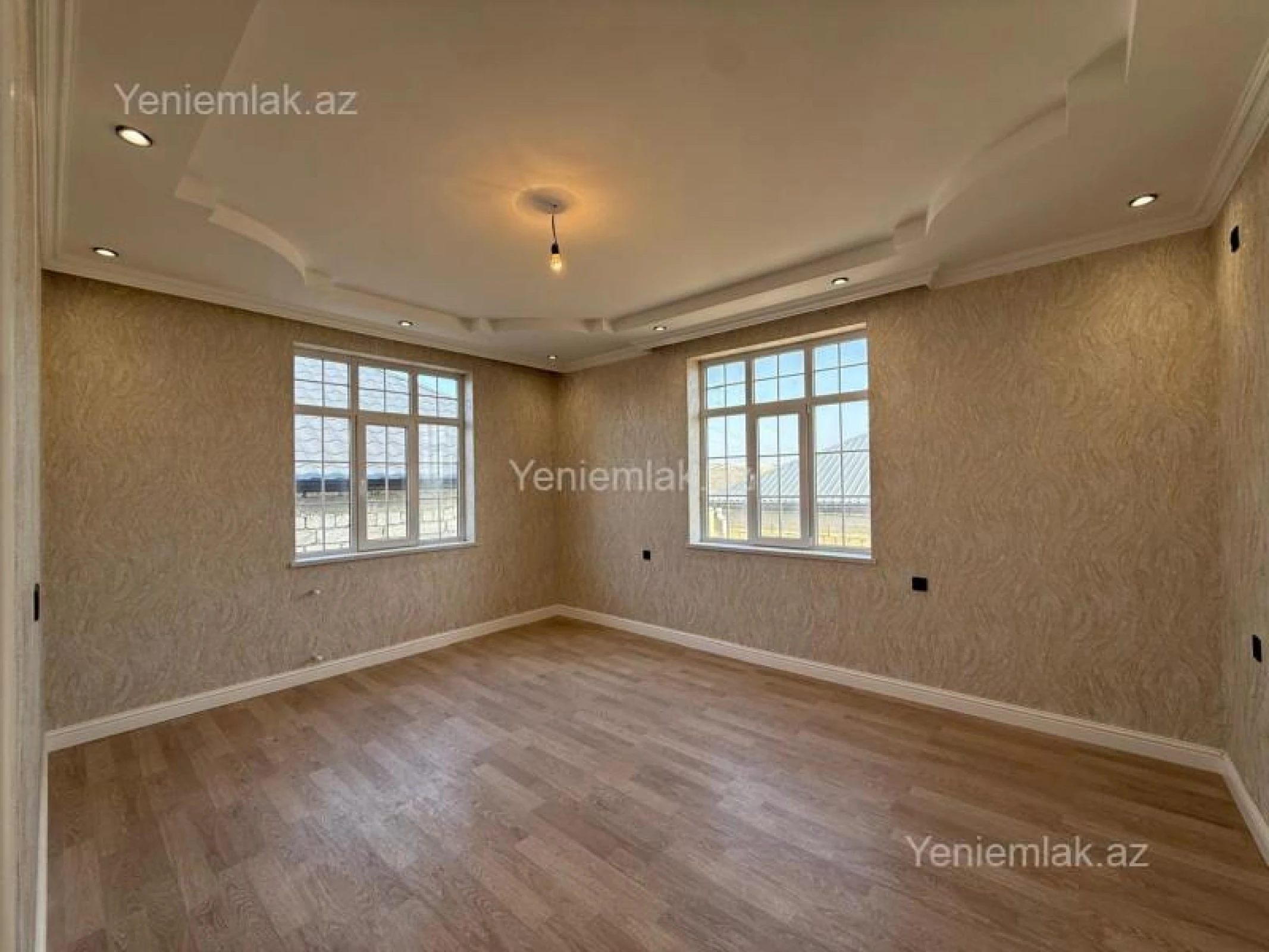 Satılır 5 otaqlı həyət evi 180 m²