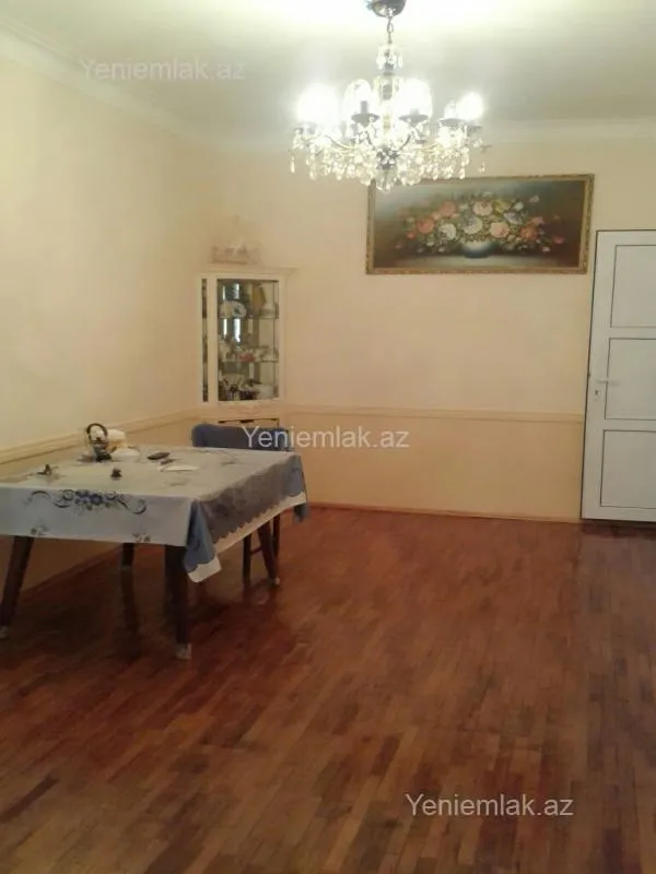 Satılır 3 otaqlı köhnə tikili 80 m²