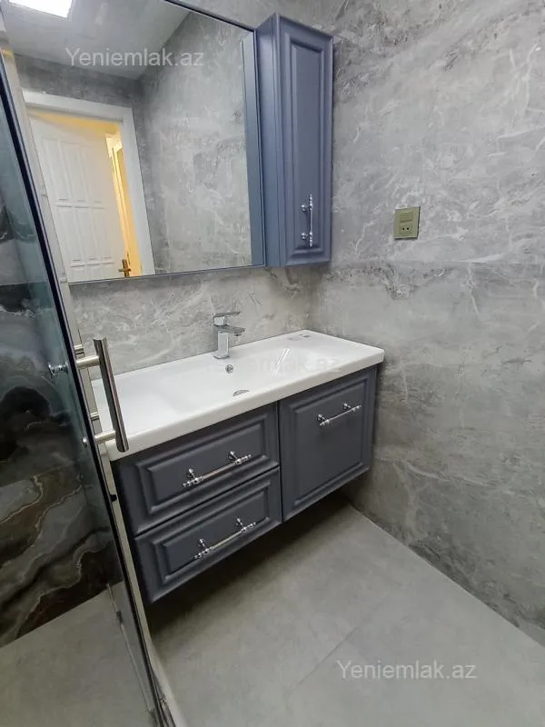 Satılır 3 otaqlı köhnə tikili 90 m²