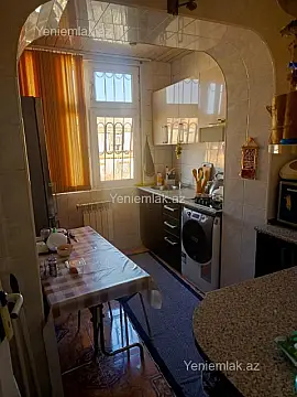 Satılır 3 otaqlı köhnə tikili 110 m²