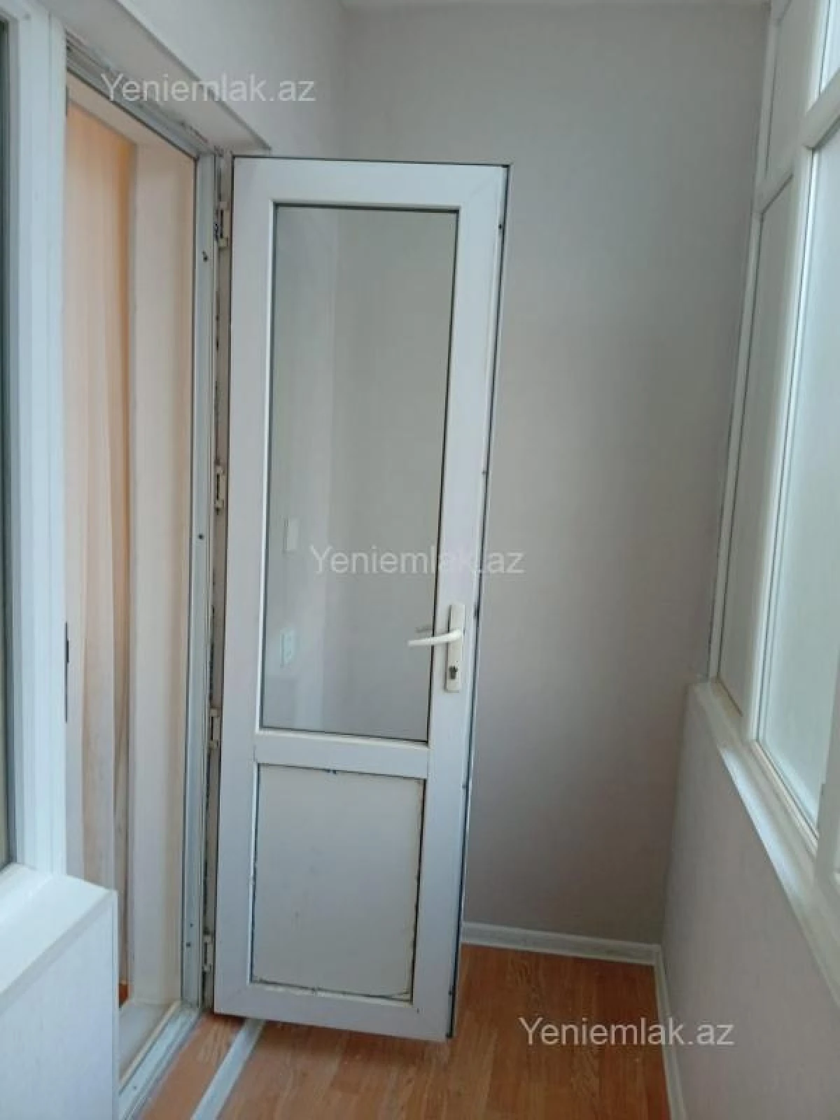Satılır 2 otaqlı köhnə tikili 75 m²