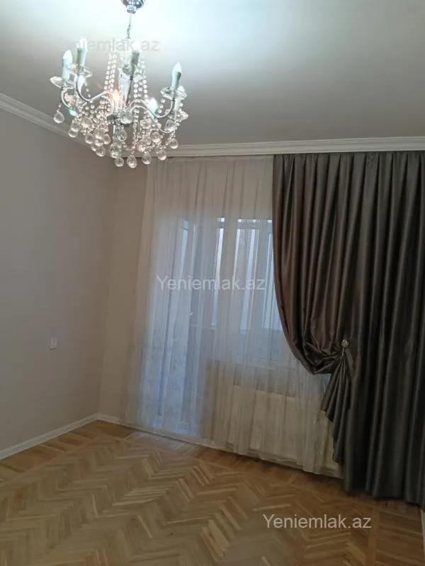 Satılır 2 otaqlı köhnə tikili 75 m²