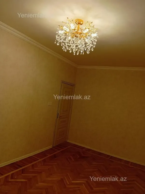 Satılır 2 otaqlı köhnə tikili 75 m²