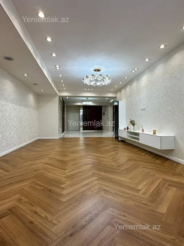 Satılır 3 otaqlı yeni tikili 136 m²