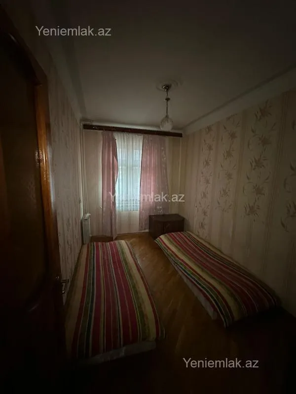 Satılır 3 otaqlı köhnə tikili 80 m²