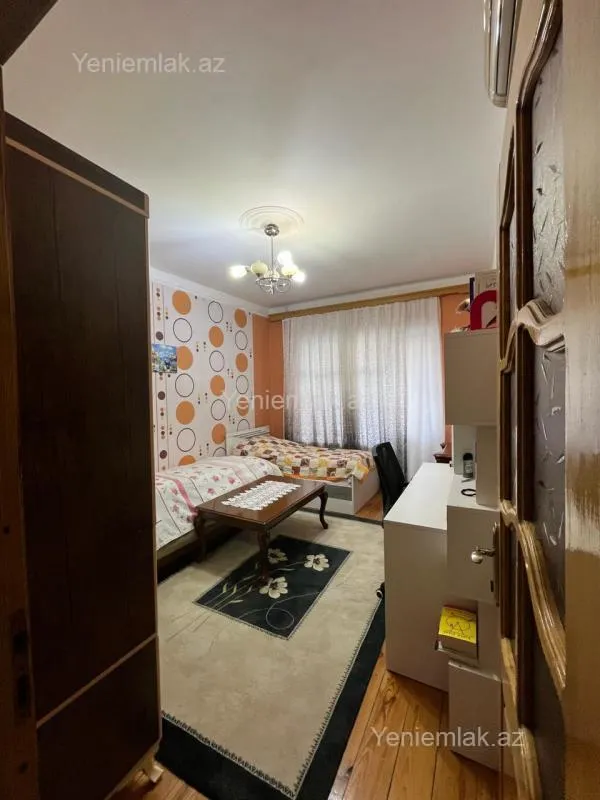 Satılır 3 otaqlı köhnə tikili 80 m²
