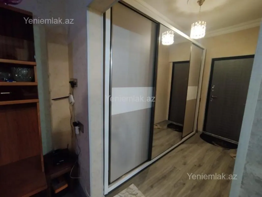 Satılır 4 otaqlı köhnə tikili 100 m²