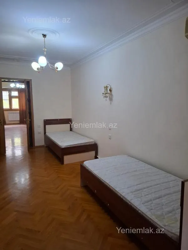 Satılır 3 otaqlı köhnə tikili 85 m²