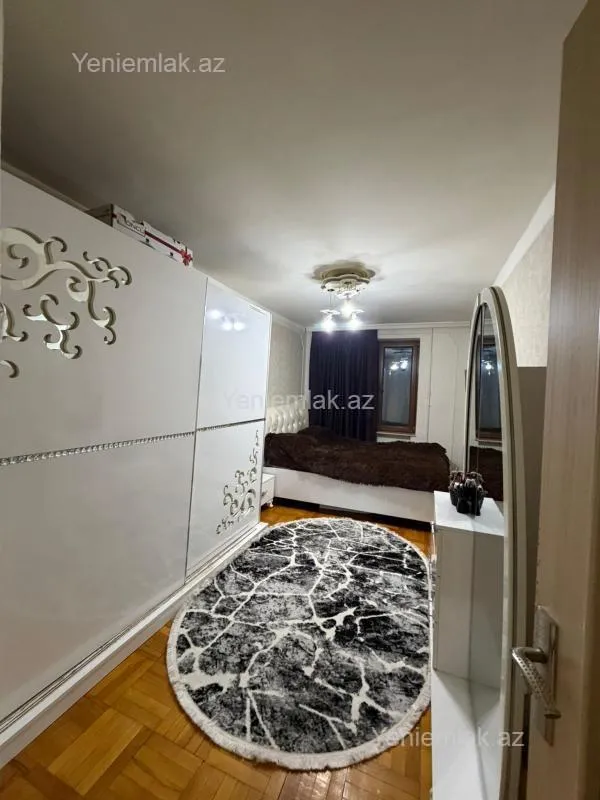 Satılır 2 otaqlı köhnə tikili 60 m²