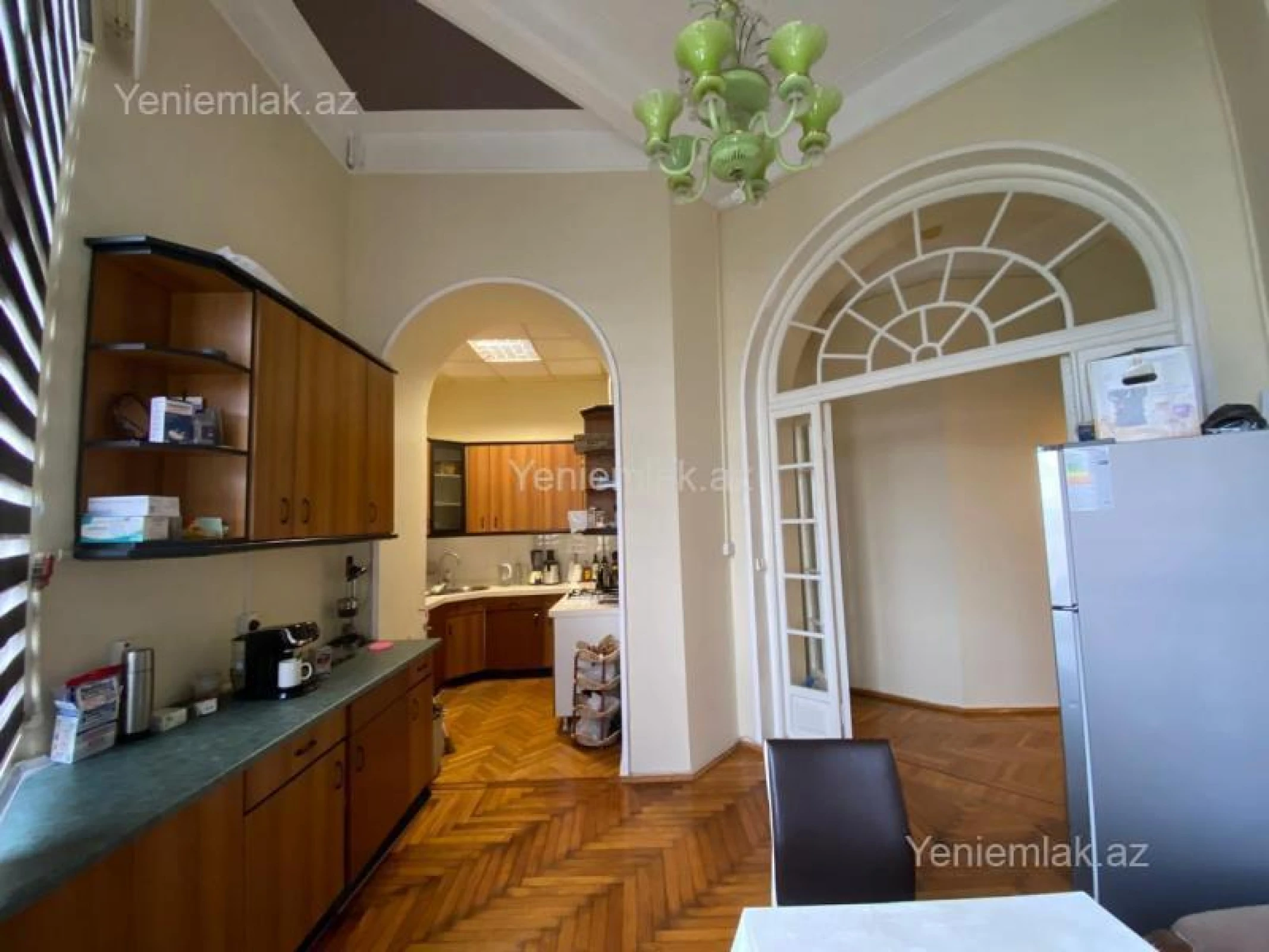 Satılır 4 otaqlı köhnə tikili 165 m²