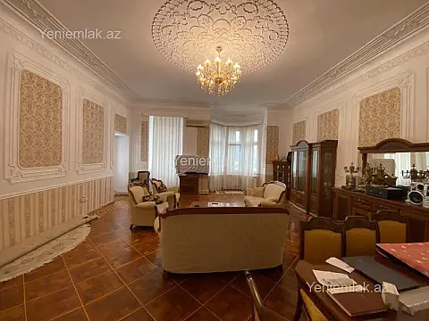 Satılır 4 otaqlı köhnə tikili 165 m²