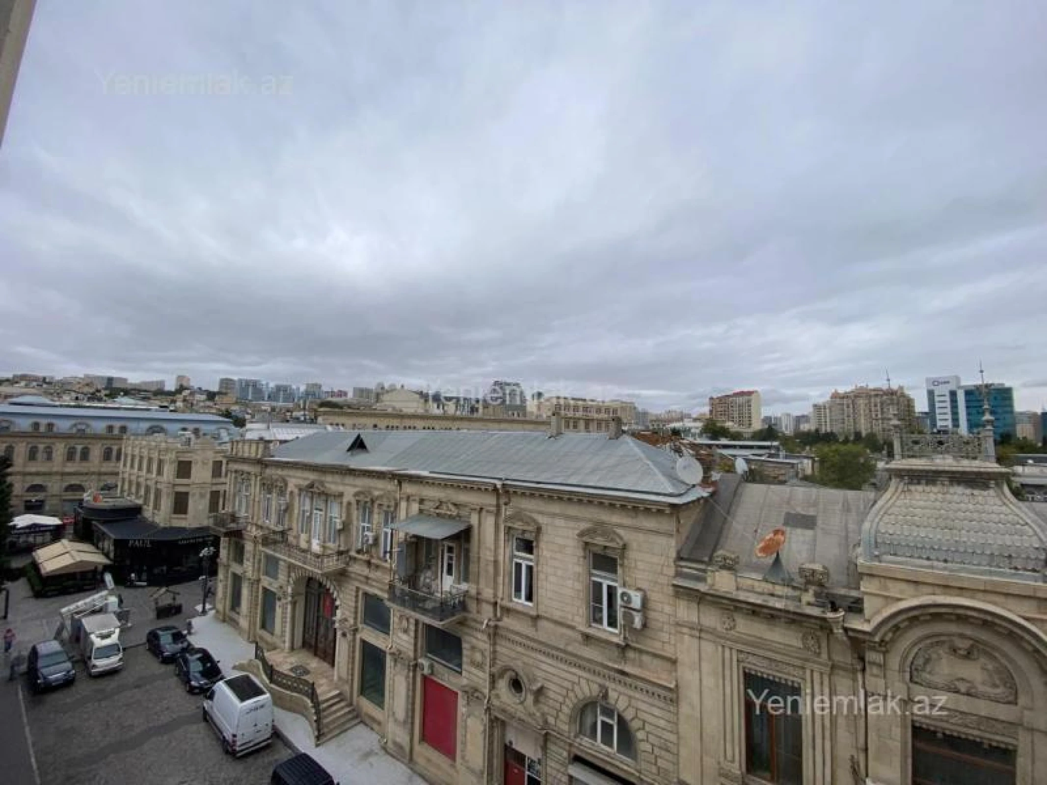 Satılır 4 otaqlı köhnə tikili 165 m²