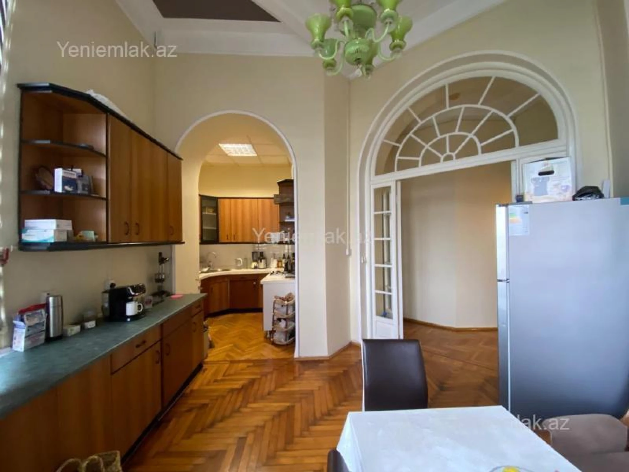 Satılır 4 otaqlı köhnə tikili 165 m²