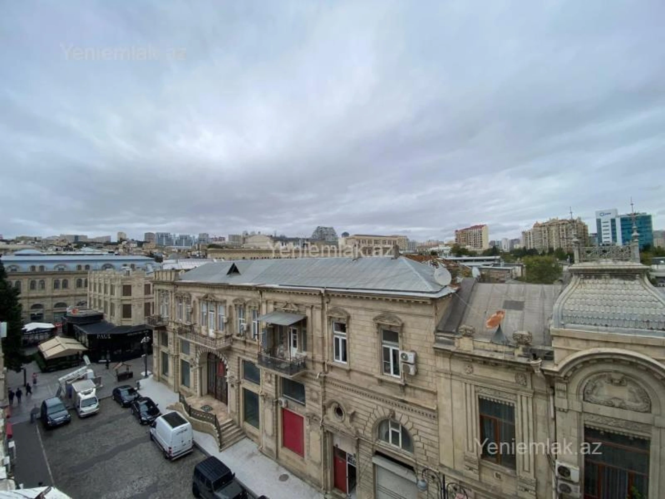 Satılır 4 otaqlı köhnə tikili 165 m²