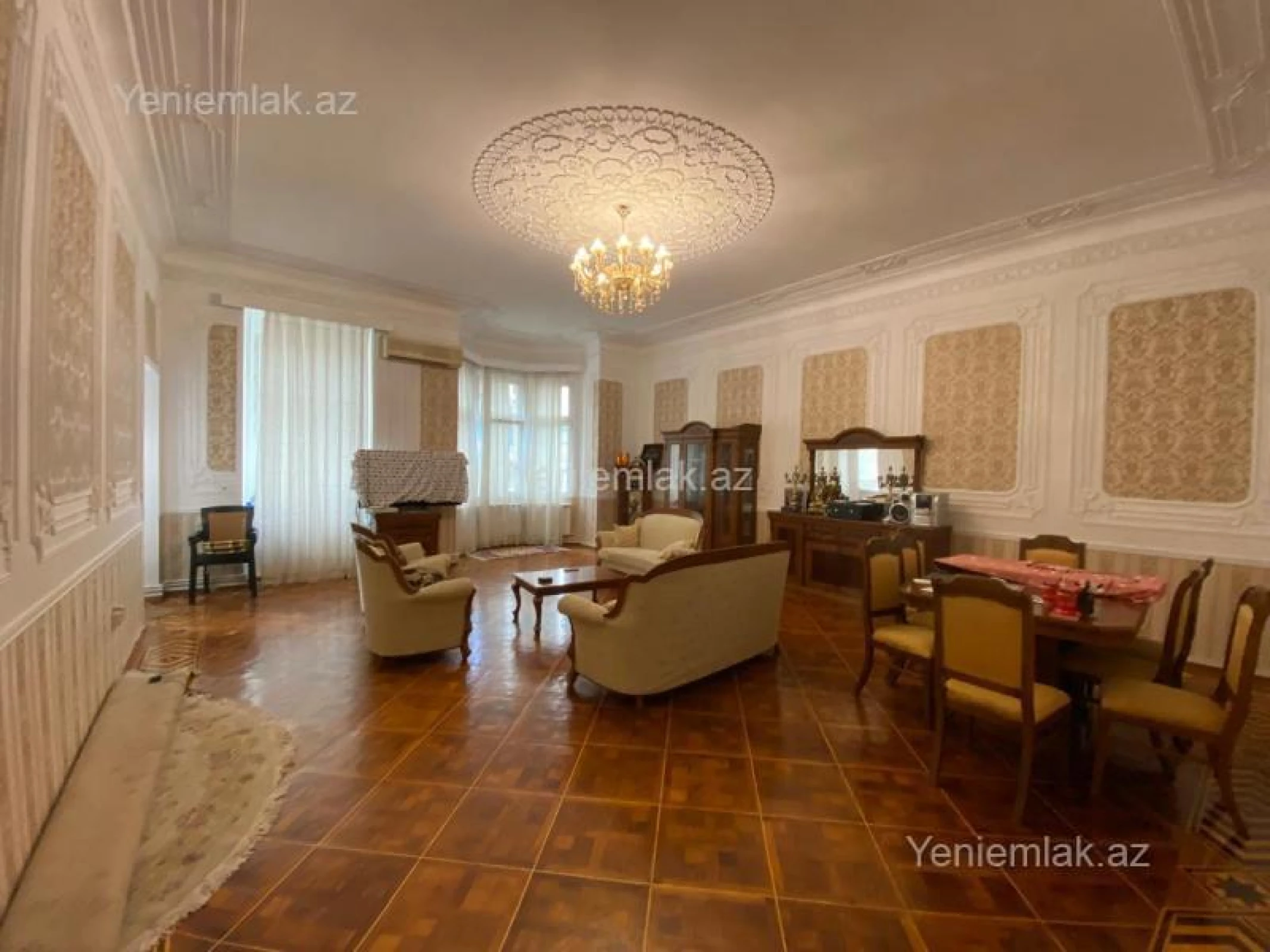 Satılır 4 otaqlı köhnə tikili 165 m²