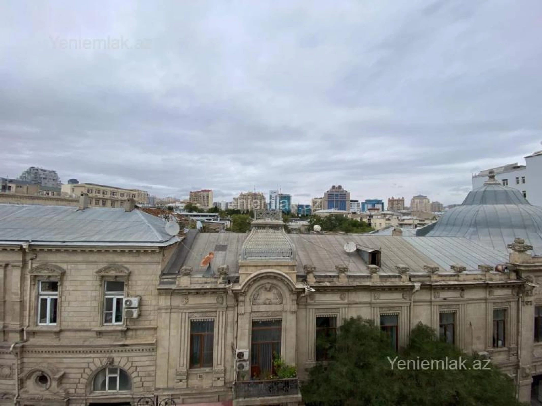 Satılır 4 otaqlı köhnə tikili 165 m²