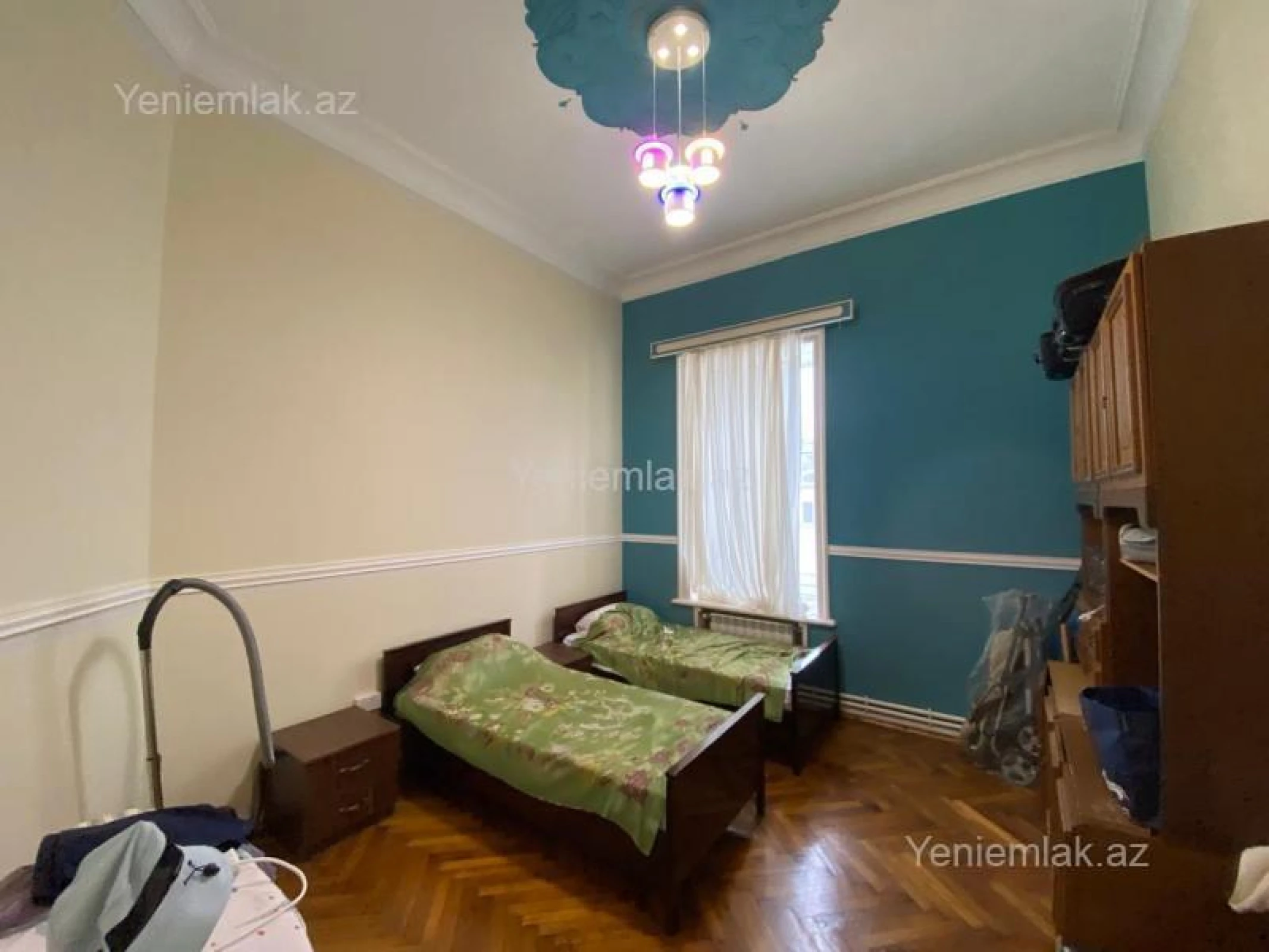 Satılır 4 otaqlı köhnə tikili 165 m²