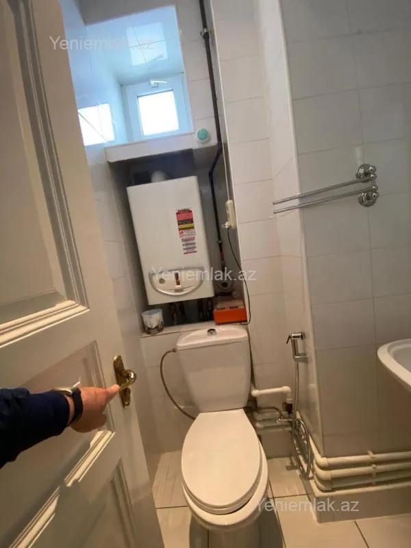 Satılır 4 otaqlı köhnə tikili 165 m²