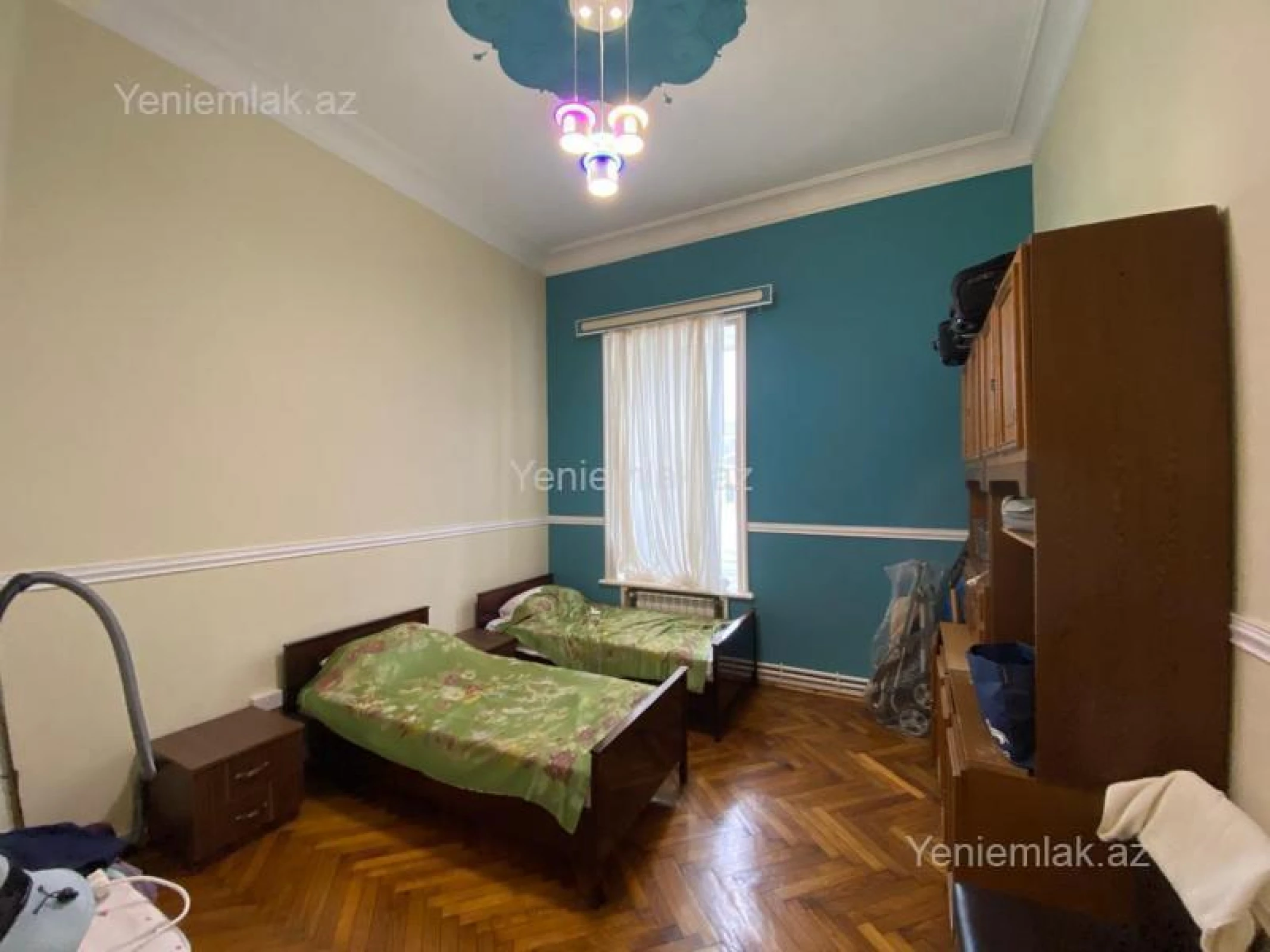 Satılır 4 otaqlı köhnə tikili 165 m²