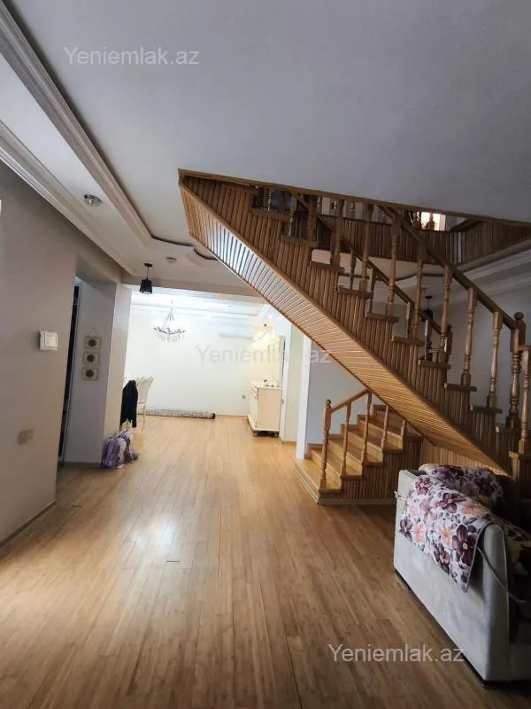 Satılır 4 otaqlı həyət evi 180 m²