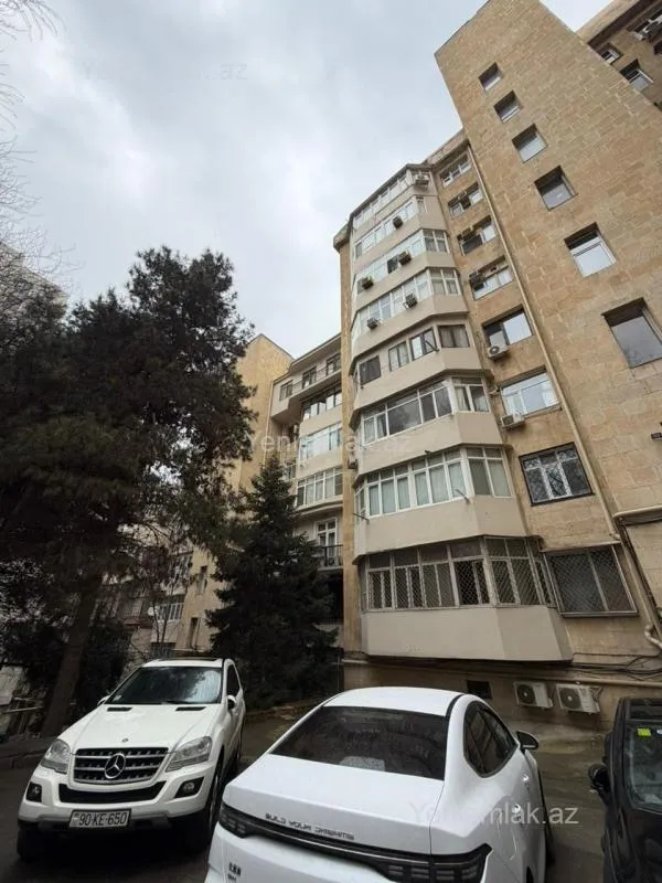 Satılır 2 otaqlı köhnə tikili 80 m²