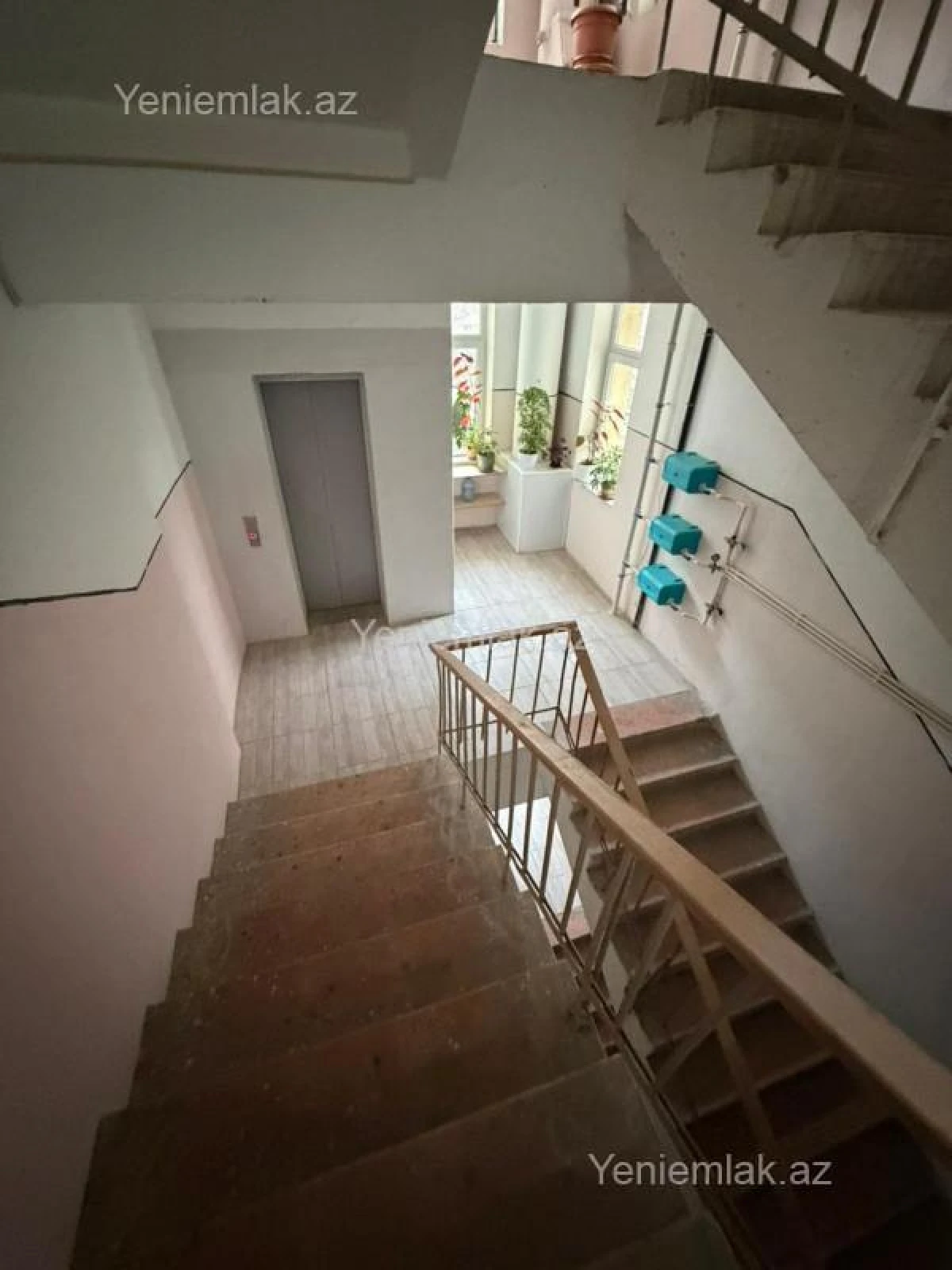 Satılır 2 otaqlı köhnə tikili 80 m²