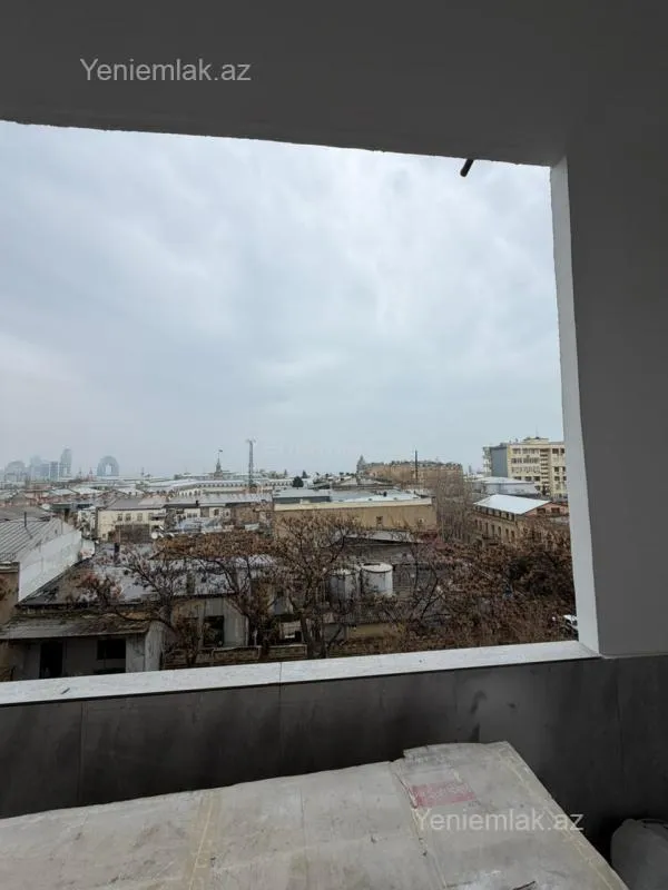 Satılır 2 otaqlı köhnə tikili 80 m²