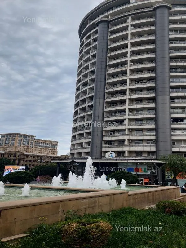 Satılır 3 otaqlı yeni tikili 145 m²