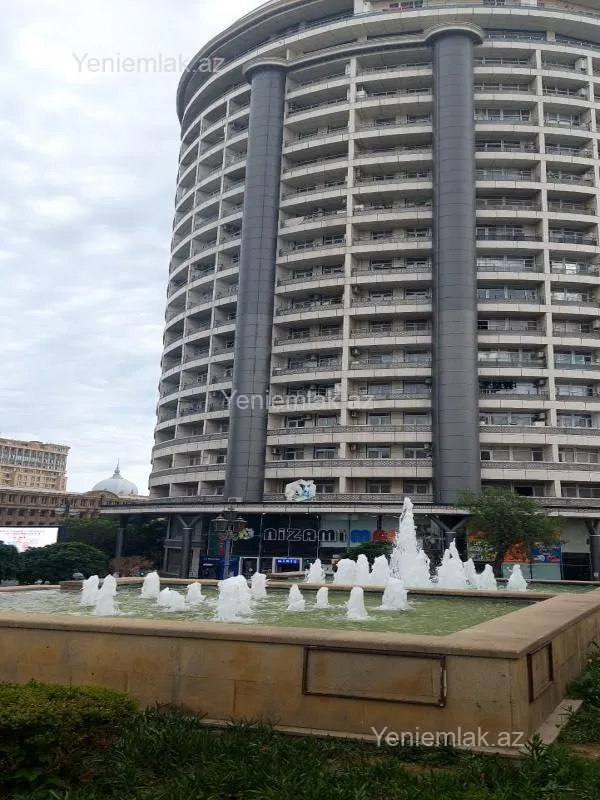 Satılır 3 otaqlı yeni tikili 145 m²