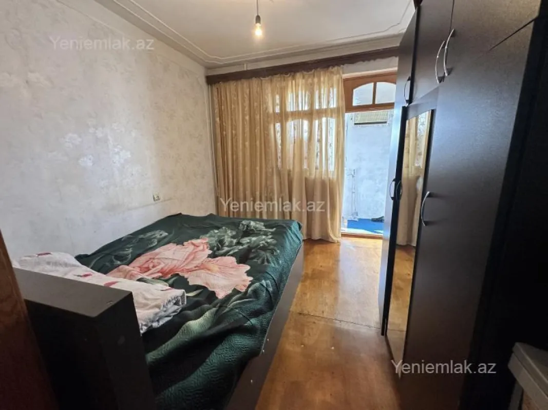 Satılır 2 otaqlı köhnə tikili 60 m²