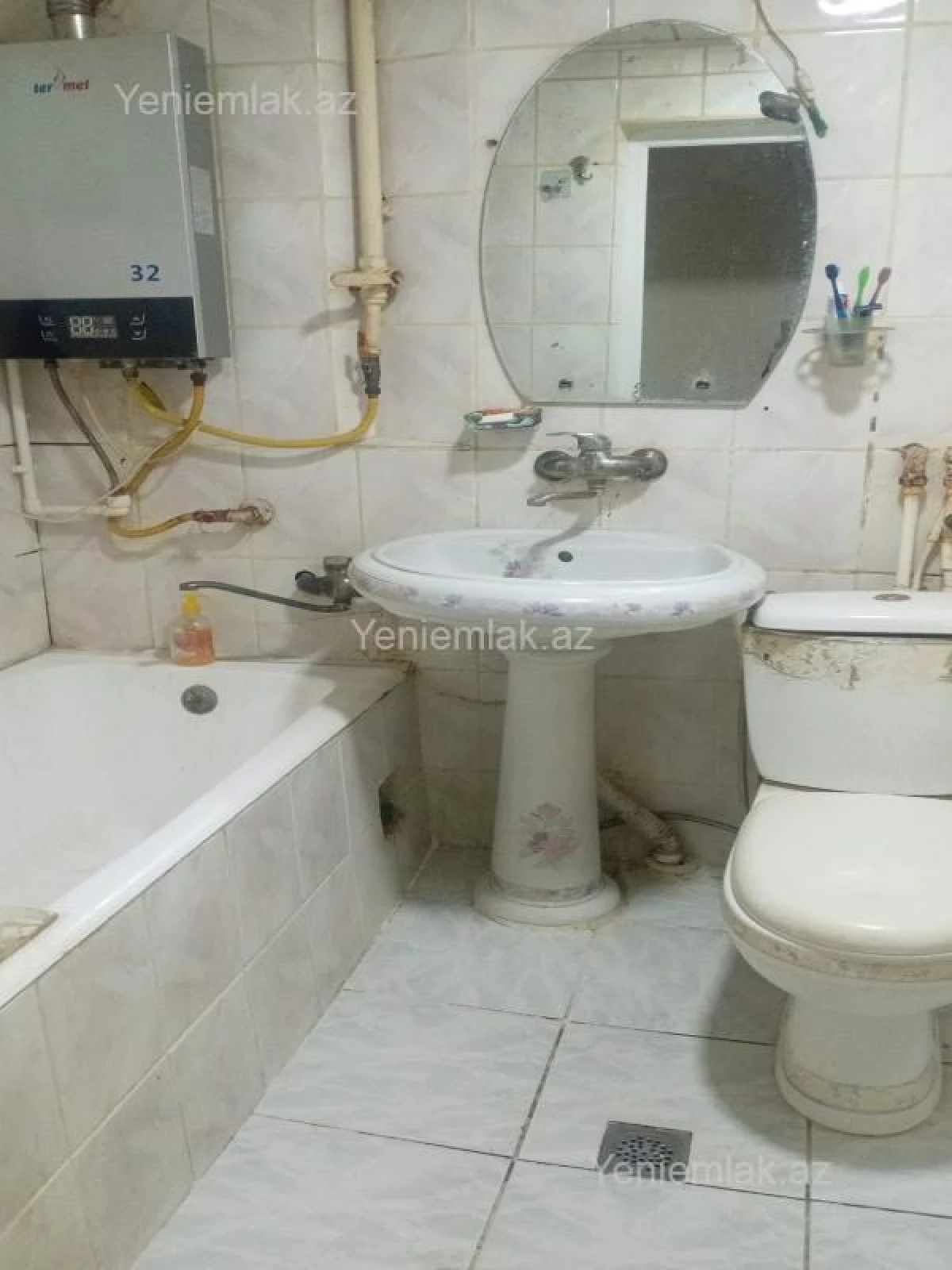 Satılır 2 otaqlı köhnə tikili 55 m²