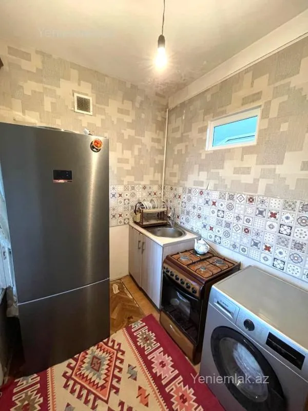 Satılır 1 otaqlı köhnə tikili 40 m²