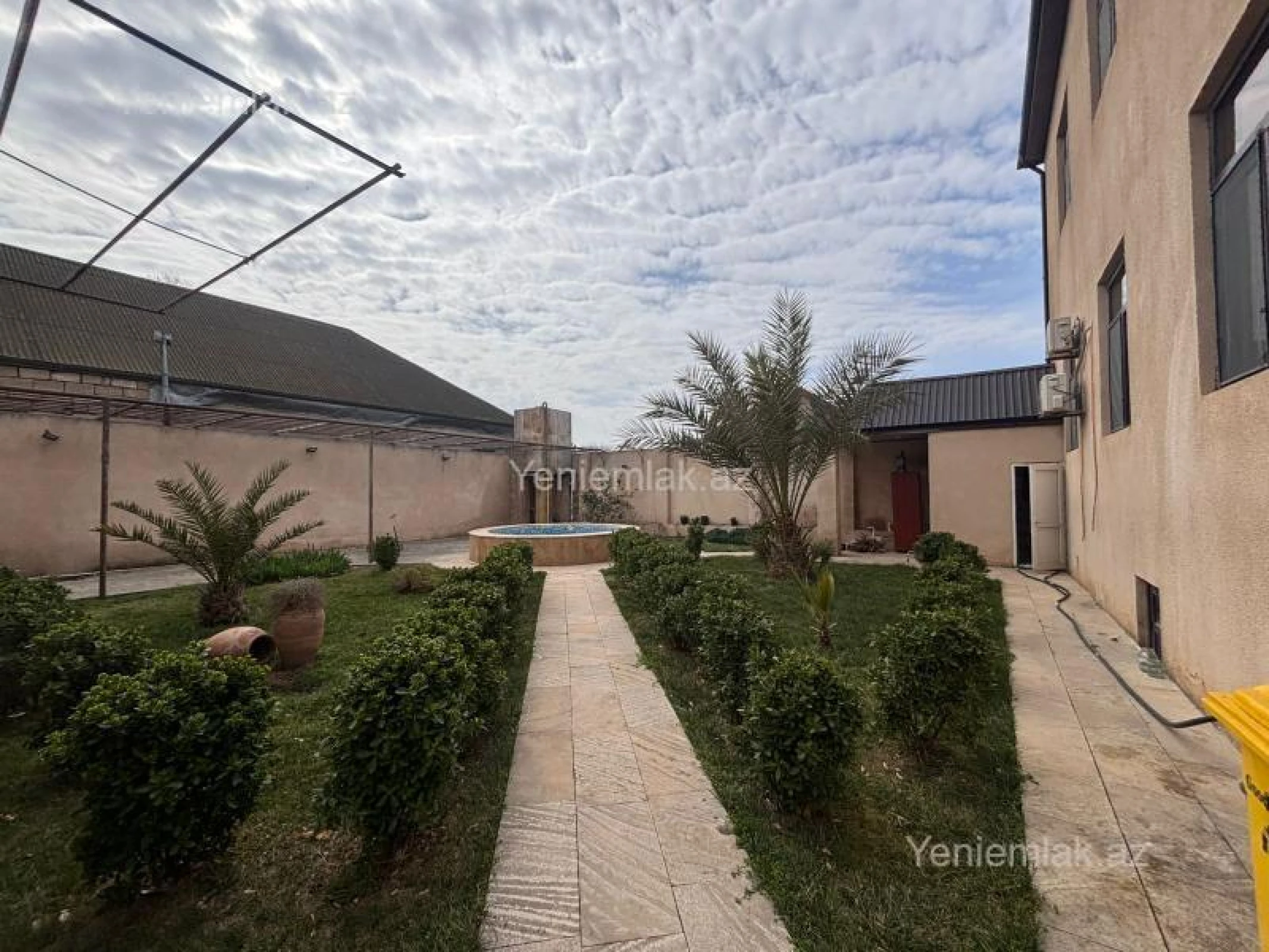 Satılır 7 otaqlı həyət evi 260 m²