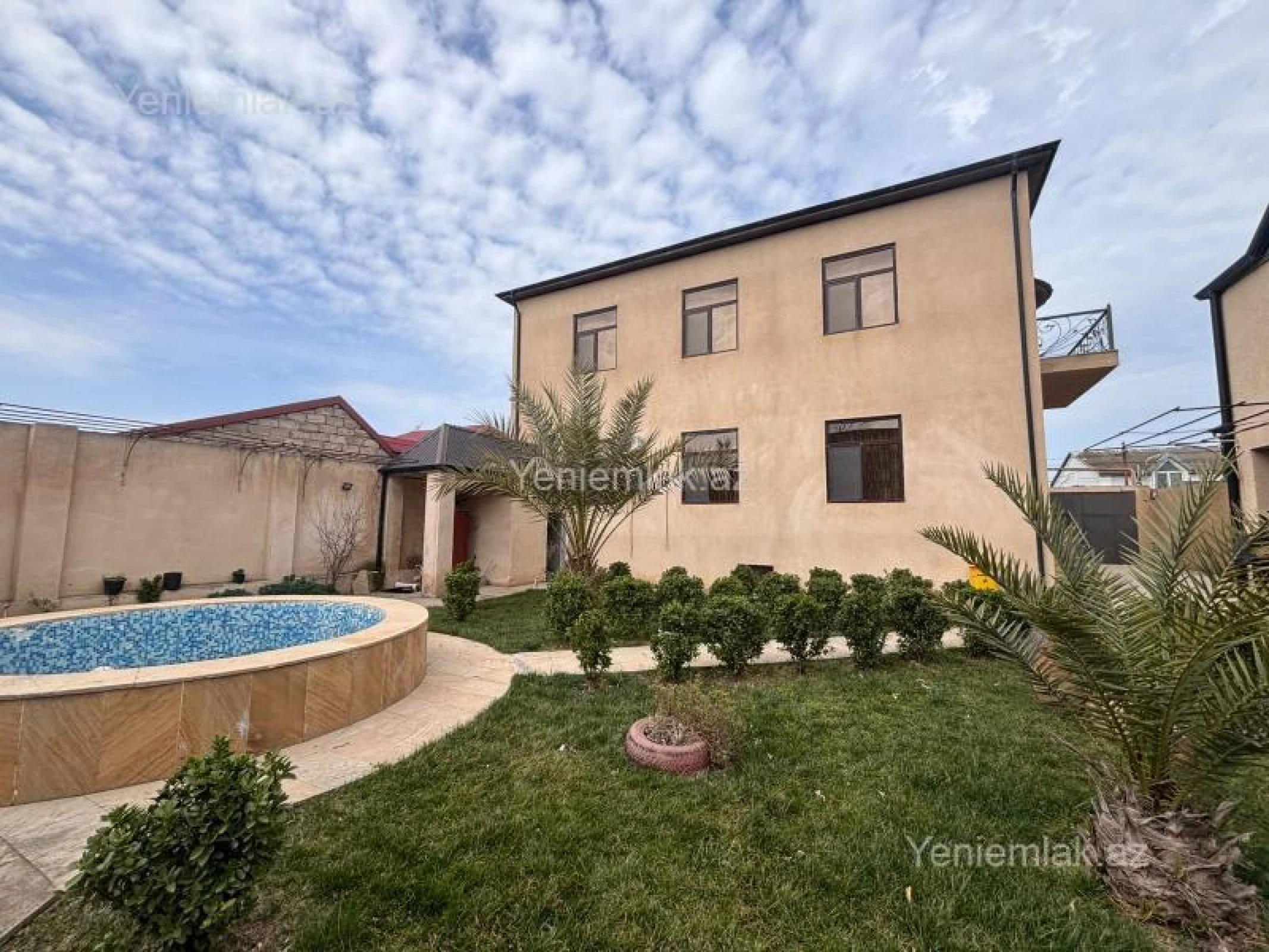 Satılır 7 otaqlı həyət evi 260 m²