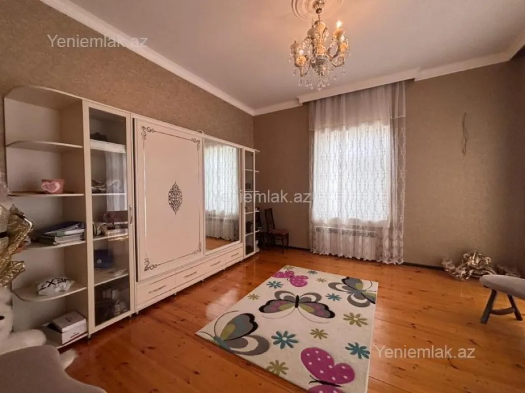 Satılır 7 otaqlı həyət evi 260 m²