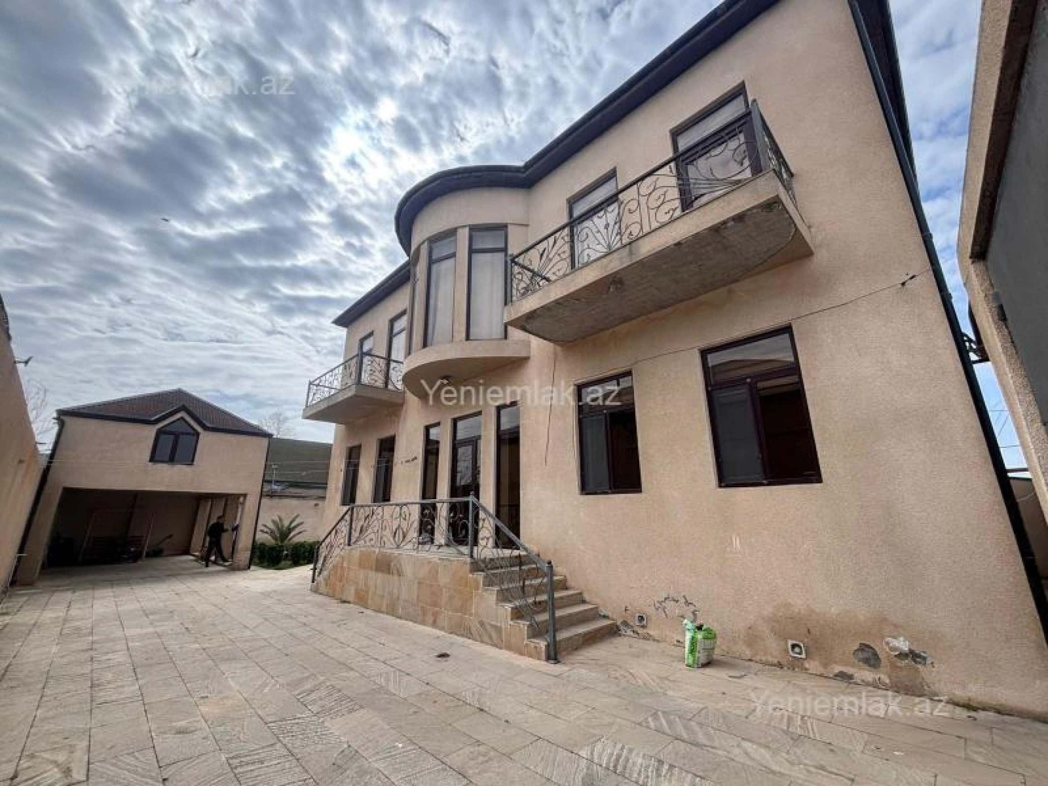 Satılır 7 otaqlı həyət evi 260 m²