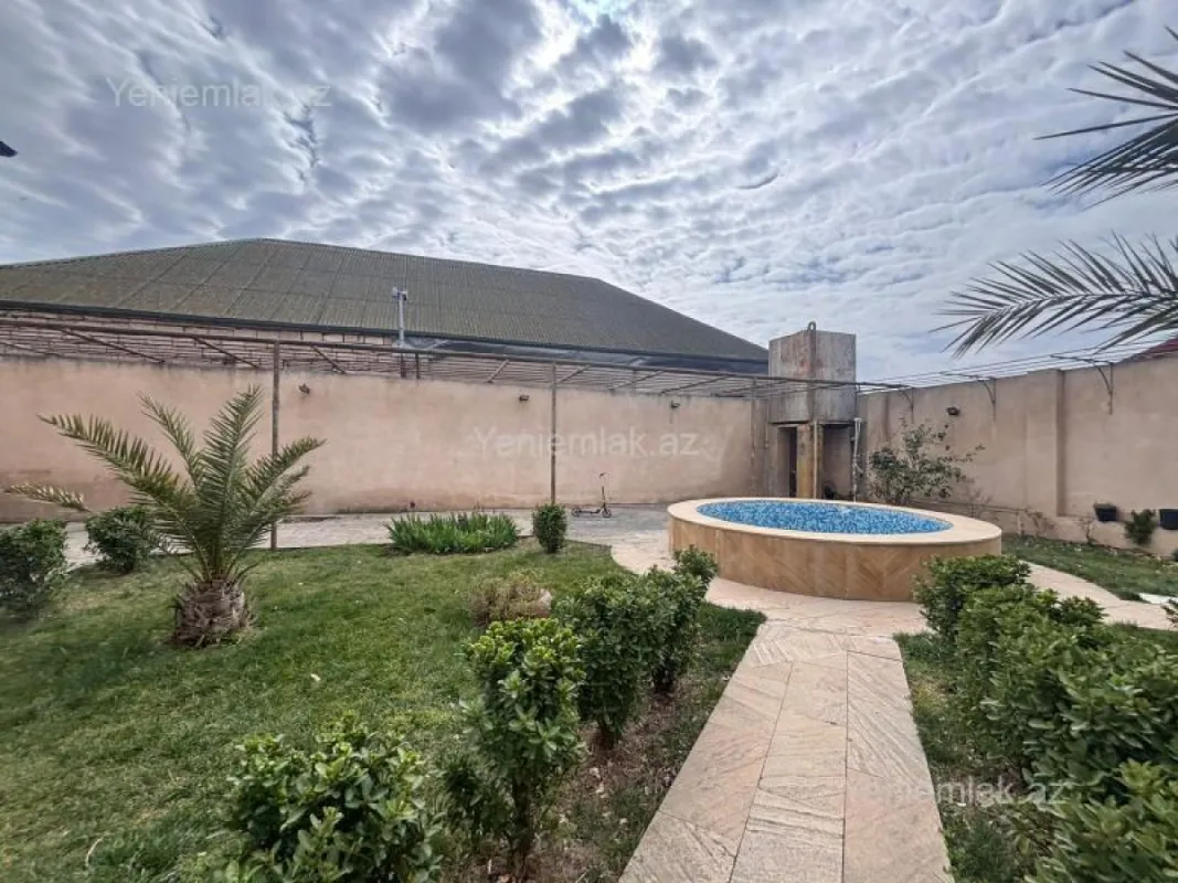 Satılır 7 otaqlı həyət evi 260 m²