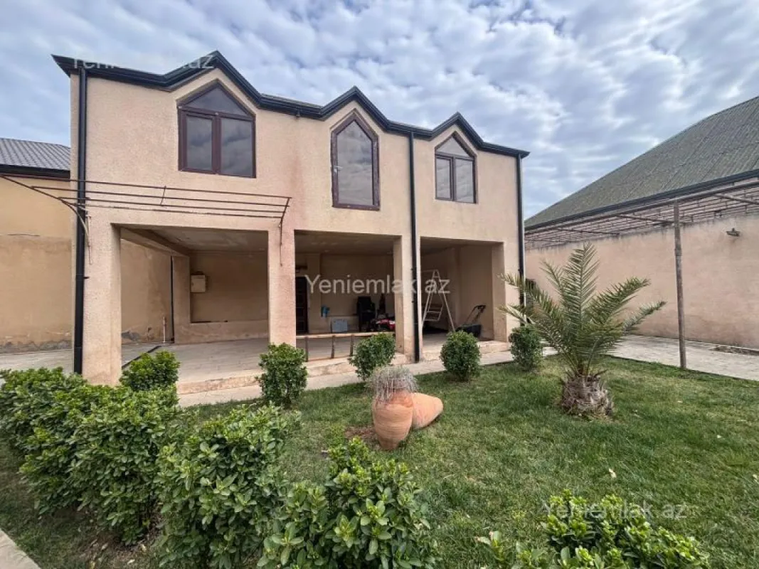 Satılır 7 otaqlı həyət evi 260 m²