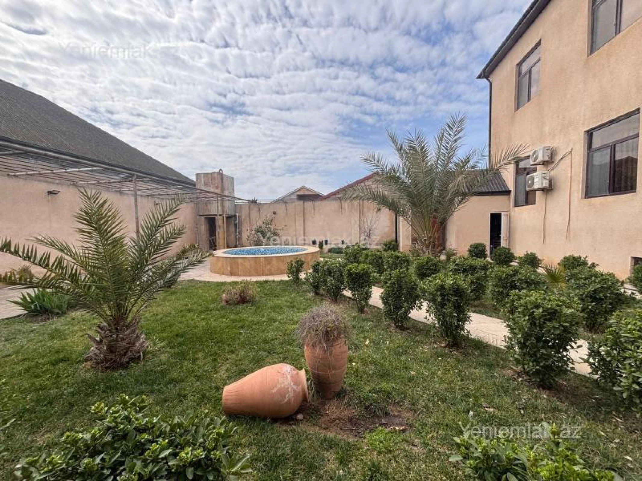 Satılır 7 otaqlı həyət evi 260 m²