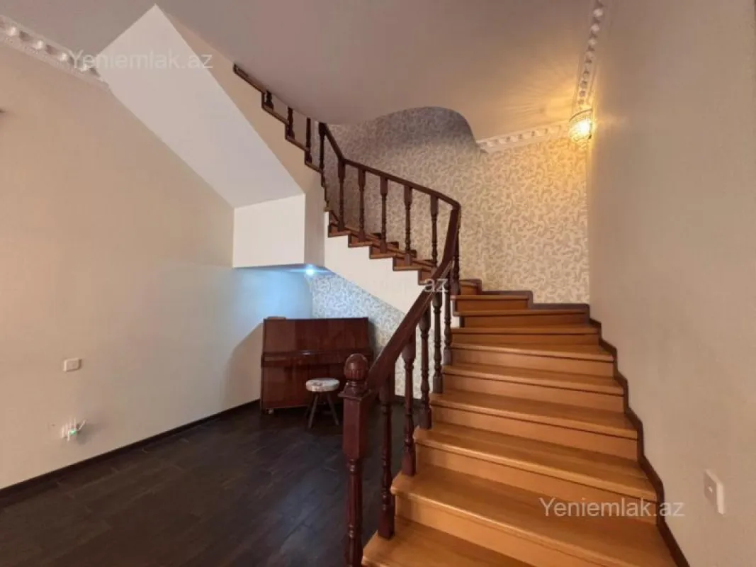 Satılır 7 otaqlı həyət evi 260 m²