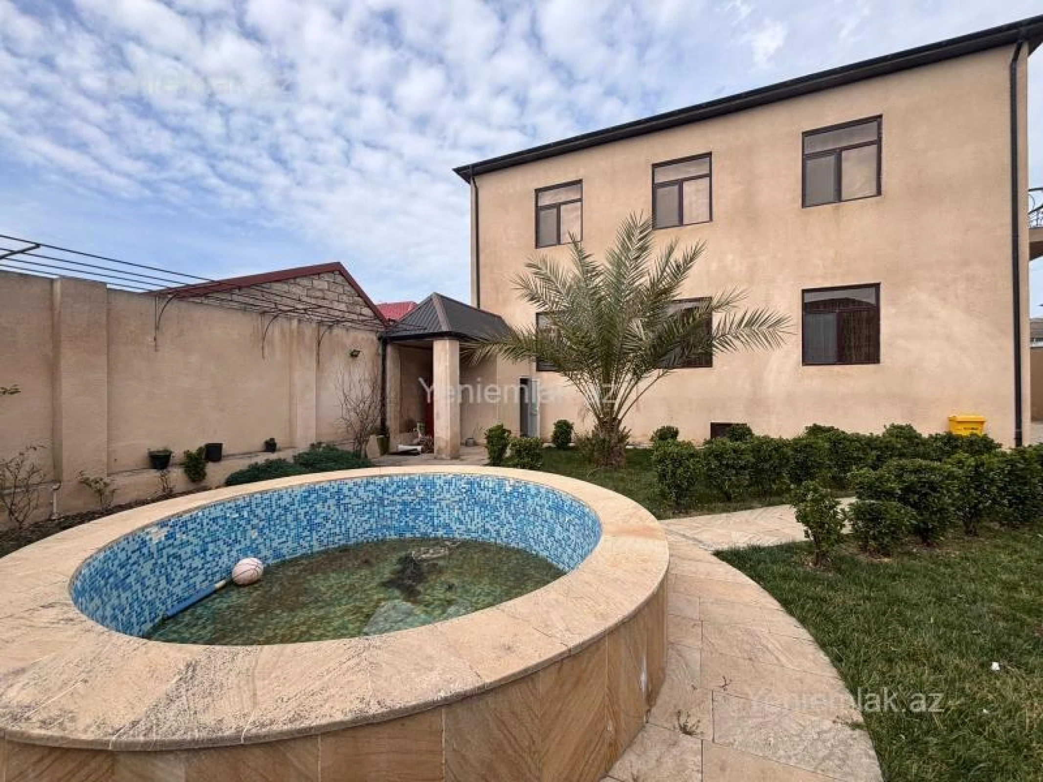 Satılır 7 otaqlı həyət evi 260 m²