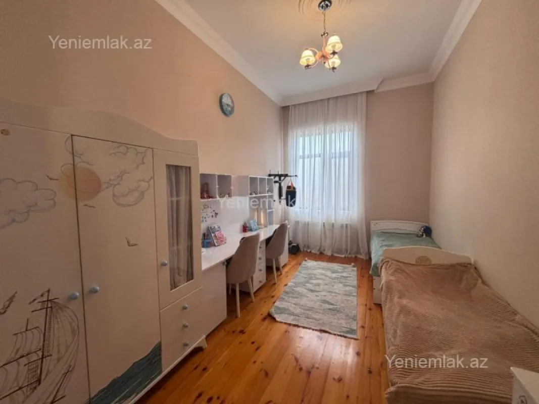 Satılır 7 otaqlı həyət evi 260 m²