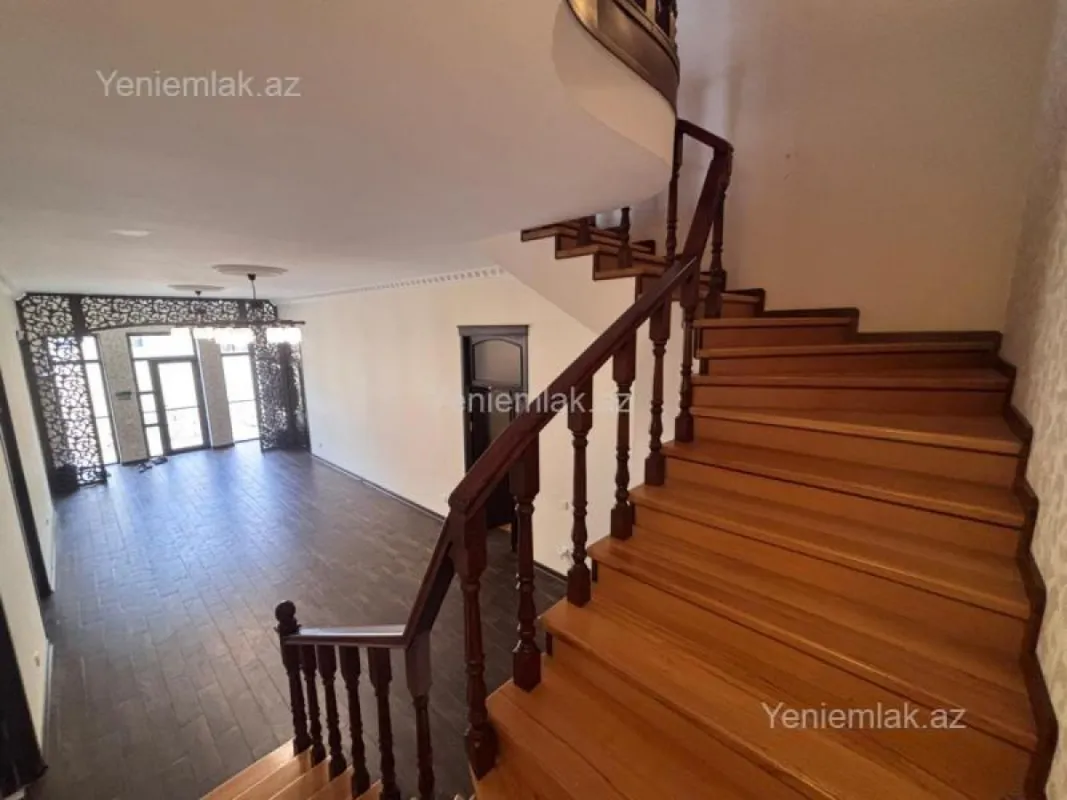 Satılır 7 otaqlı həyət evi 260 m²