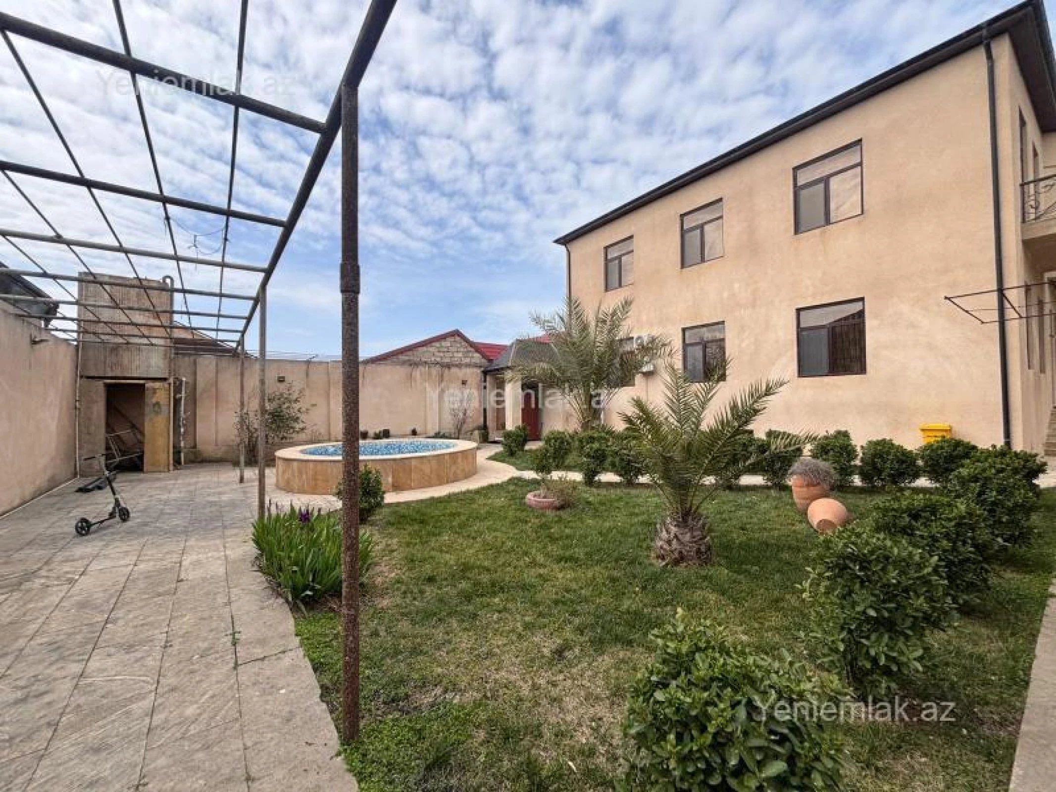 Satılır 7 otaqlı həyət evi 260 m²