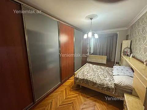 Satılır 4 otaqlı köhnə tikili 110 m²