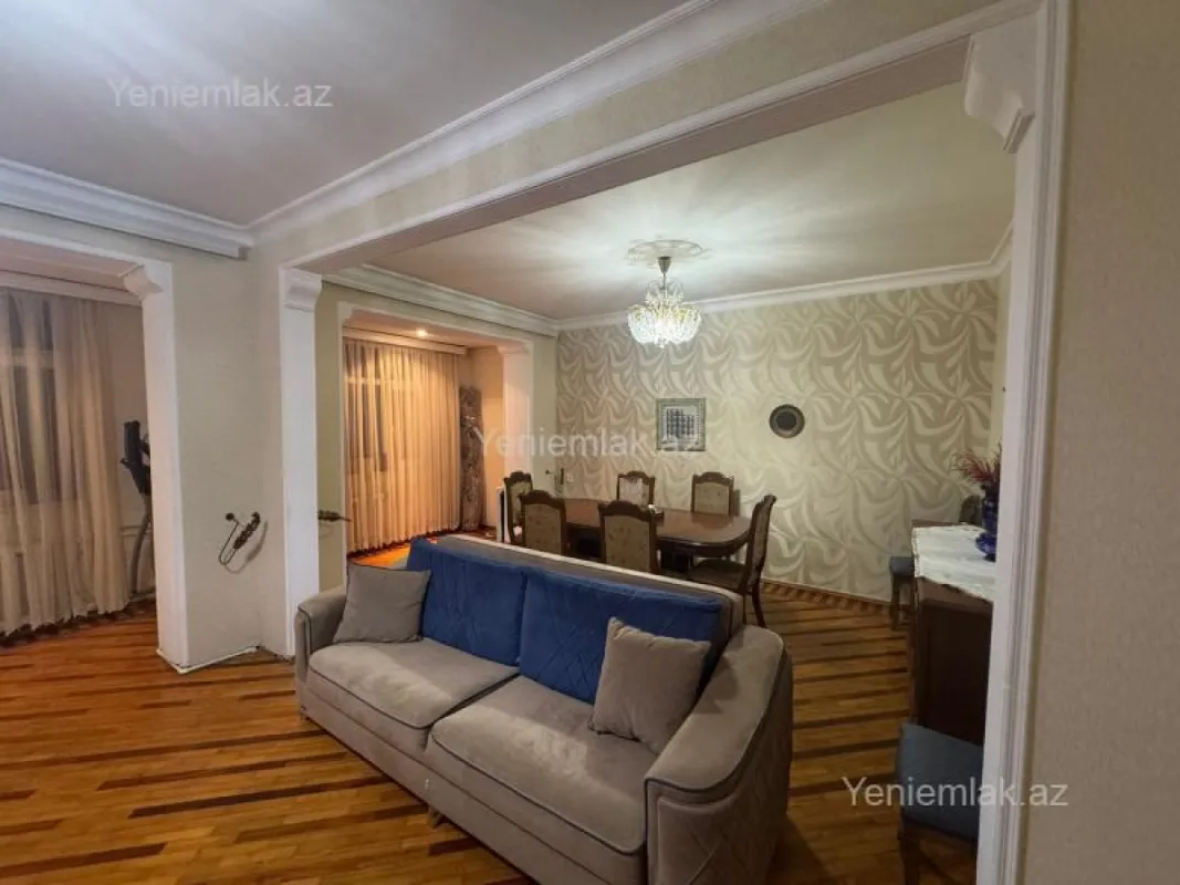 Satılır 4 otaqlı köhnə tikili 110 m²