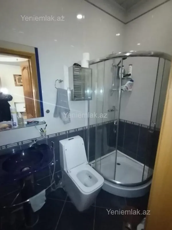 Satılır 10 otaqlı həyət evi 650 m²