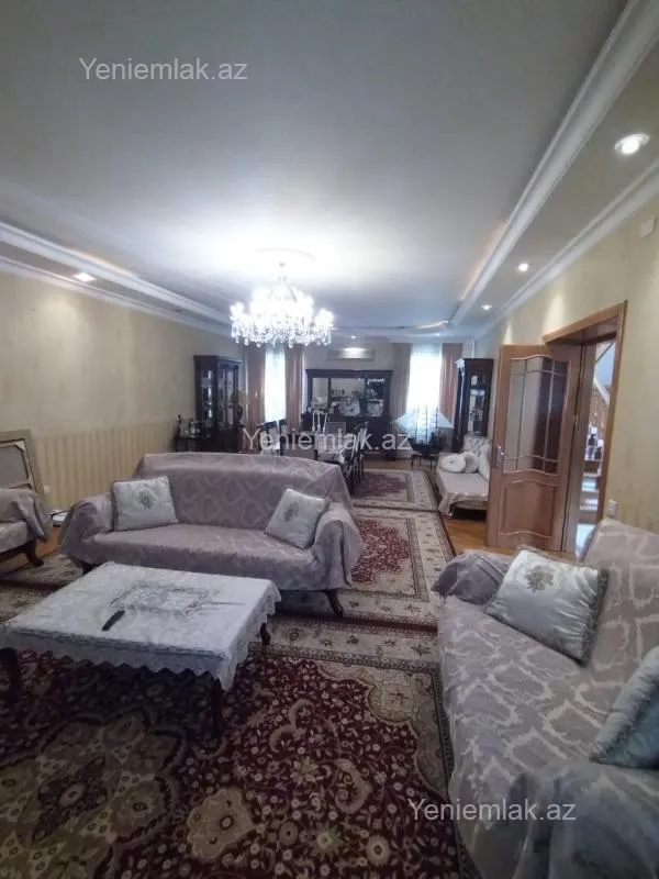 Satılır 10 otaqlı həyət evi 650 m²