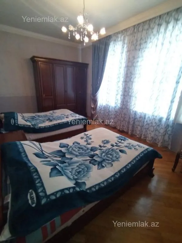 Satılır 10 otaqlı həyət evi 650 m²